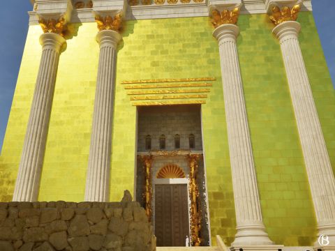 Los hombres podían presenciar las actividades de los sacerdotes, la matanza de los animales para el sacrificio y el Altar frente al Santuario. – Número de diapositiva 12