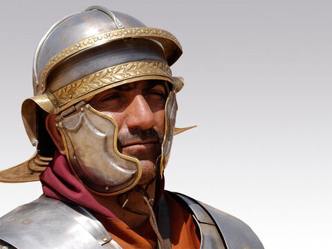Soldado romano con su yelmo. – Número de diapositiva 11