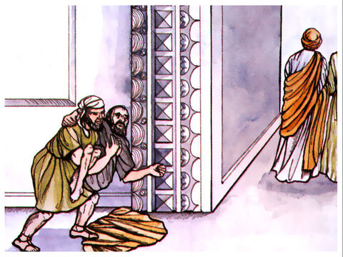 ... y vieron allí a un hombre lisiado de nacimiento. Todos los días era puesto a la entrada del templo, en la puerta llamada «la Hermosa», para pedirles limosna a los que entraban en el templo. – Número de diapositiva 2