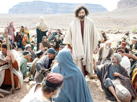 “Diles a todos que se recuesten en grupos de cincuenta", ordenó Jesús. – Número de diapositiva 12