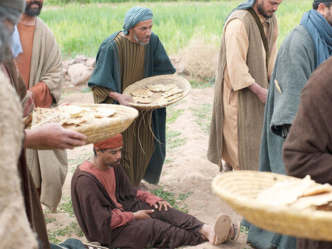 Los discípulos recogieron doce cestas llenas de trozos que sobraron. – Número de diapositiva 18