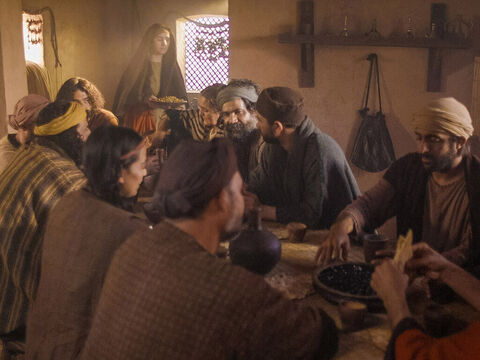 Jesús se encontraba en Betania, en casa de Lázaro y de sus hermanas María y Marta. Se dio una cena en honor de Jesús. Marta sirvió la comida. – Número de diapositiva 1