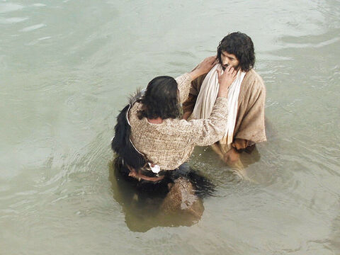 Jesús insistió en que Juan lo bautizara porque es lo que Dios quería que ocurriera. – Número de diapositiva 18