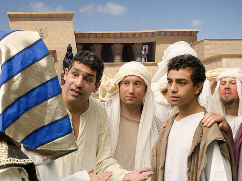 Cuando finalmente llegaron a Egipto, José vio que su hermano menor Benjamín venía con ellos. – Número de diapositiva 7