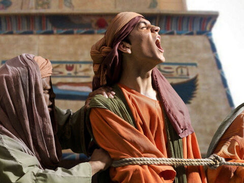 En Egipto, José es llevado al mercado de esclavos. – Número de diapositiva 18