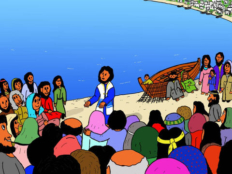 Jesús y sus doce discípulos habían llegado en barcas y muchísima gente se había reunido para verlo. Había más de cinco mil hombres y muchas mujeres y niños. – Número de diapositiva 2