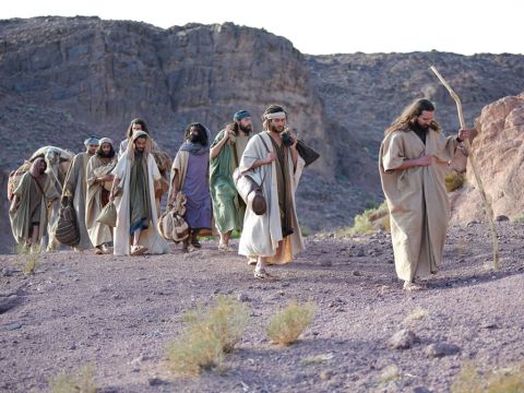Los hermanos cargaron el grano en sus burros y se marcharon. – Número de diapositiva 15