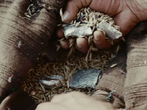 Les dijo a sus hermanos: “¡Me devolvieron mi dinero! ¡Aquí está en mi costal!” – Número de diapositiva 17