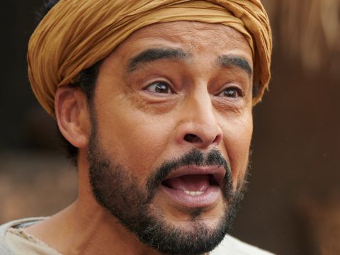 “Benjamín no irá con ustedes a Egipto, pues su hermano ha muerto y solo queda él. Si algo le sucede, harán descender mis canas con tristeza a la tumba”. – Número de diapositiva 21