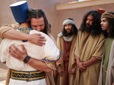 “Cuéntale a mi padre todos los honores que me han sido otorgados en Egipto y todo lo que has visto. Y trae a mi padre aquí pronto”. – Número de diapositiva 12
