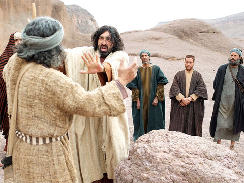 Pero volviéndose Jesús le dijo a Pedro: “¡Quítate de delante de mí, Satanás! Me eres piedra de tropiezo; porque no estás pensando en las cosas de Dios, sino en las de los hombres”. – Número de diapositiva 13