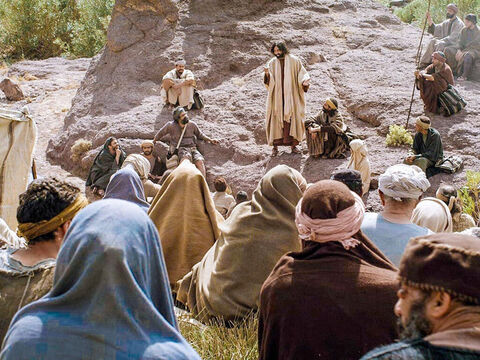 Jesús estaba enseñando a una gran multitud en las colinas de Galilea. – Número de diapositiva 1