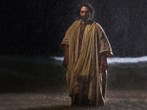 Poco antes del amanecer, Jesús salió hacia ellos, caminando sobre el agua. – Número de diapositiva 4