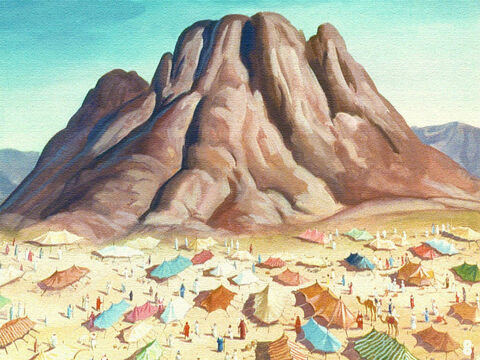 Así que, por orden del Señor, los israelitas acamparon en una amplia llanura al pie del monte Sinaí. – Número de diapositiva 6