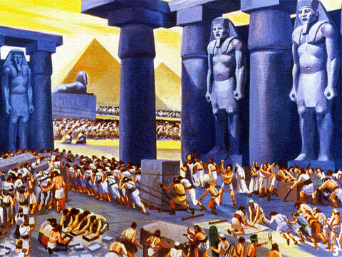 Hace años, en la tierra de Egipto, los reyes, conocidos como faraones, construyeron fantásticos monumentos utilizando el trabajo de miles de esclavos. Estos esclavos eran el pueblo elegido por Dios, los hijos de Israel. – Número de diapositiva 1