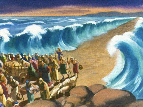 Durante toda la noche, los hijos de Israel marcharon por el mar por el camino que el Señor les había abierto. Finalmente, la última persona llegó sana y salva al otro lado. – Número de diapositiva 37