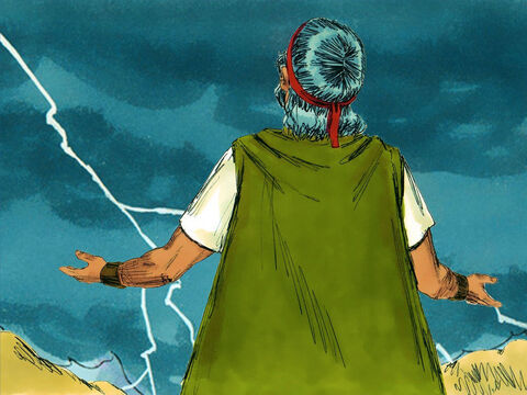 Moisés subió nuevamente la montaña para pedirle a Dios que perdonara a su gente por su desobediencia. – Número de diapositiva 21