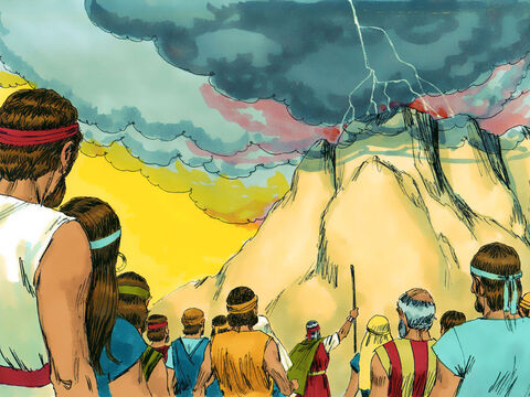 Al escuchar el sonido de una estridente trompeta y todos temblaron. Moisés guió a las personas al pie de la montaña. – Número de diapositiva 10