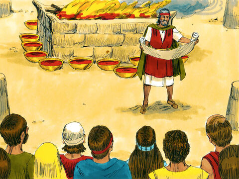 A la mañana siguiente, Moisés construyó un altar para Dios al pie de la montaña. Se sacrificaron toros jóvenes y la mitad de su sangre se desparramó sobre el altar y el resto de la sangre se colocó en recipientes. Moisés entonces leyó las leyes de Dios a todos otra vez. – Número de diapositiva 28
