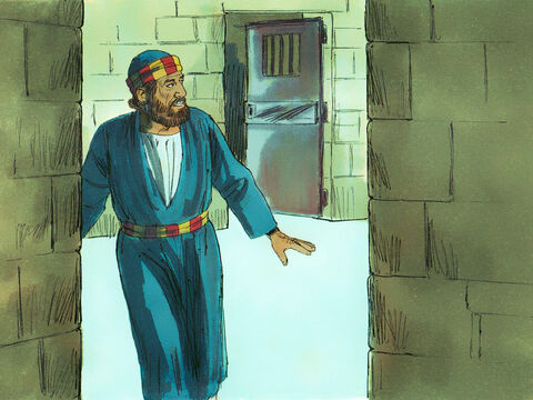 Pedro siguió al ángel creyendo que estaba teniendo una visión. Pasaron el primer guardia y segundo guardia y llegaron a la puerta de hierro que daba a la ciudad. La puerta se abrió sola y pasaron por ella. – Número de diapositiva 6