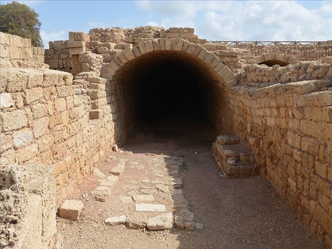 Este es un granero subterráneo de los tiempos bíblicos en Cesarea Marítima. – Número de diapositiva 29